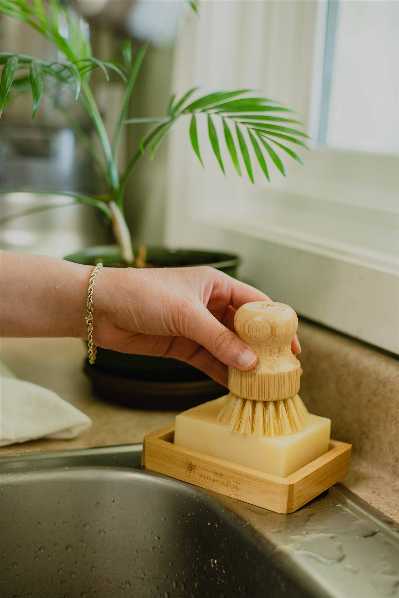 Lift it Up- Bamboo Soap Dish